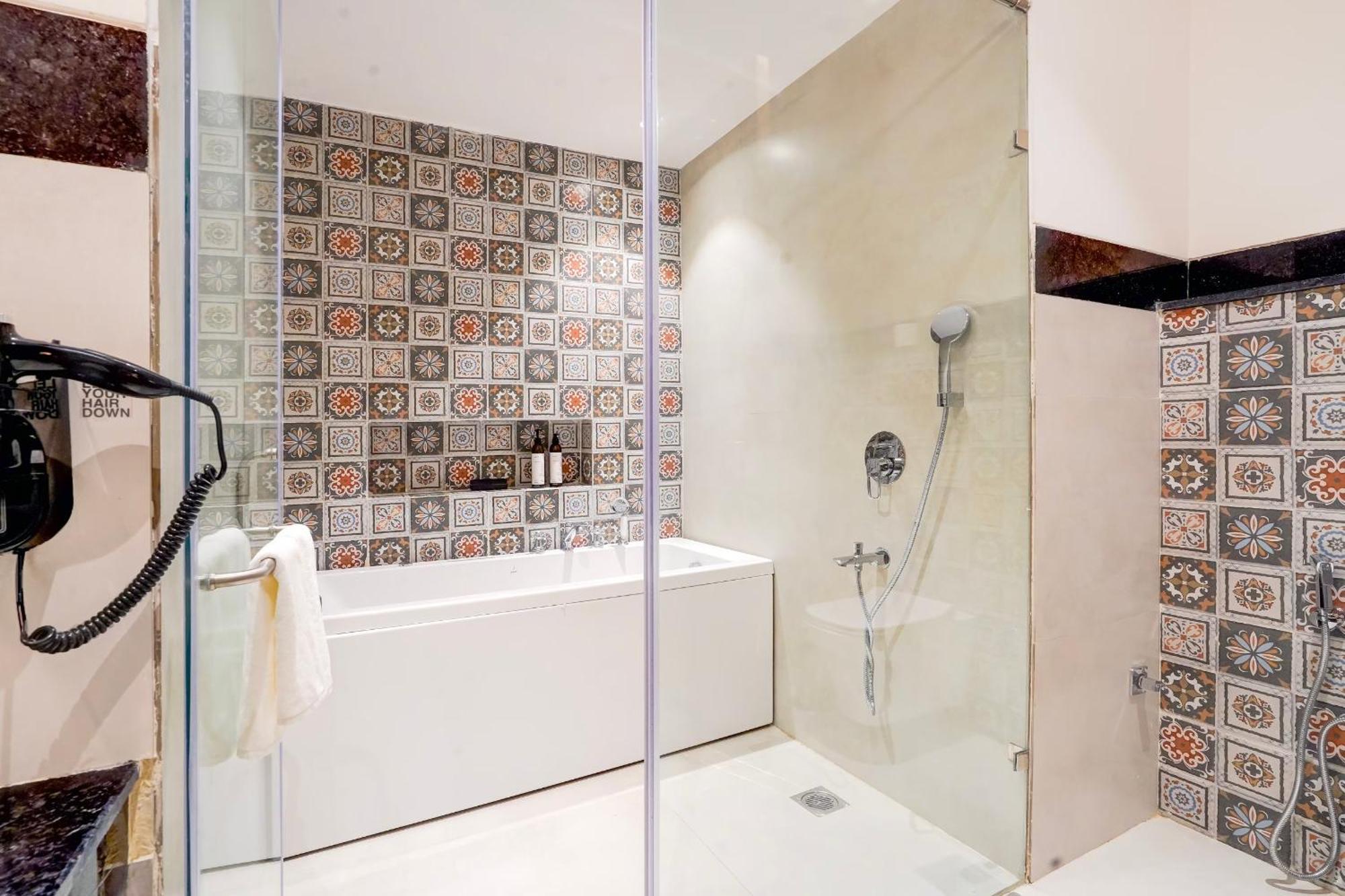 Hotel Tark Plaza A Family Near Igi Airport Delhi New Delhi